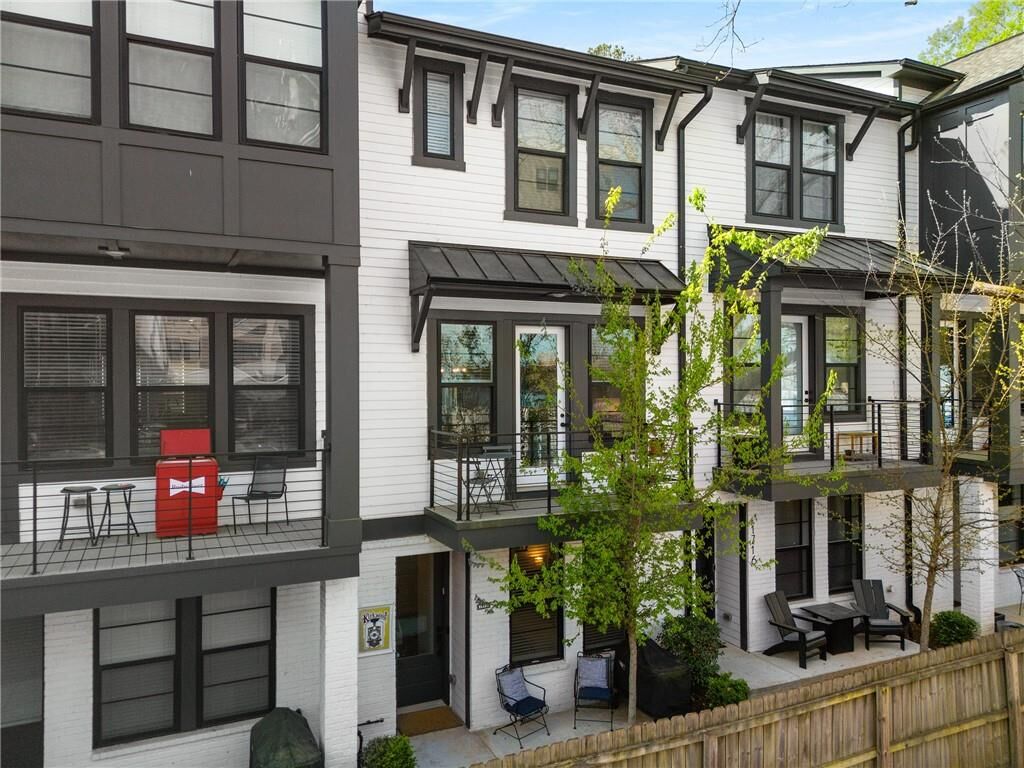 Property Photo:  1712 Edgehill Manor NE  GA 30317 