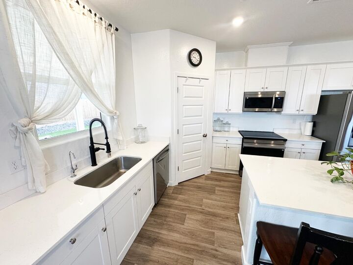 Property Photo:  1757 Klamath Road S  CA 93636 