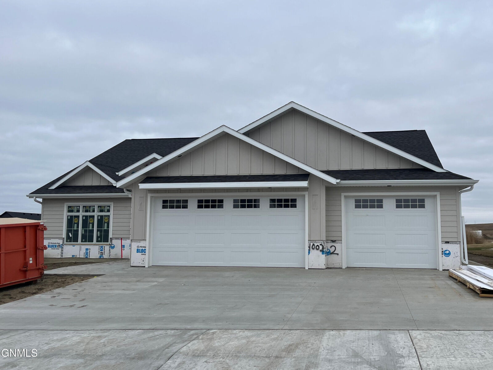 Property Photo:  4002 Valley Drive  ND 58503 