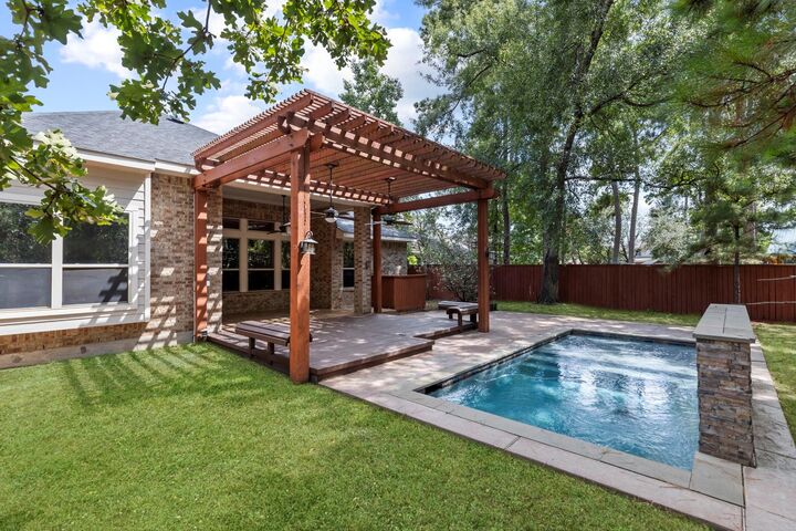 Property Photo:  70 N Rocky Point Circle  TX 77389 