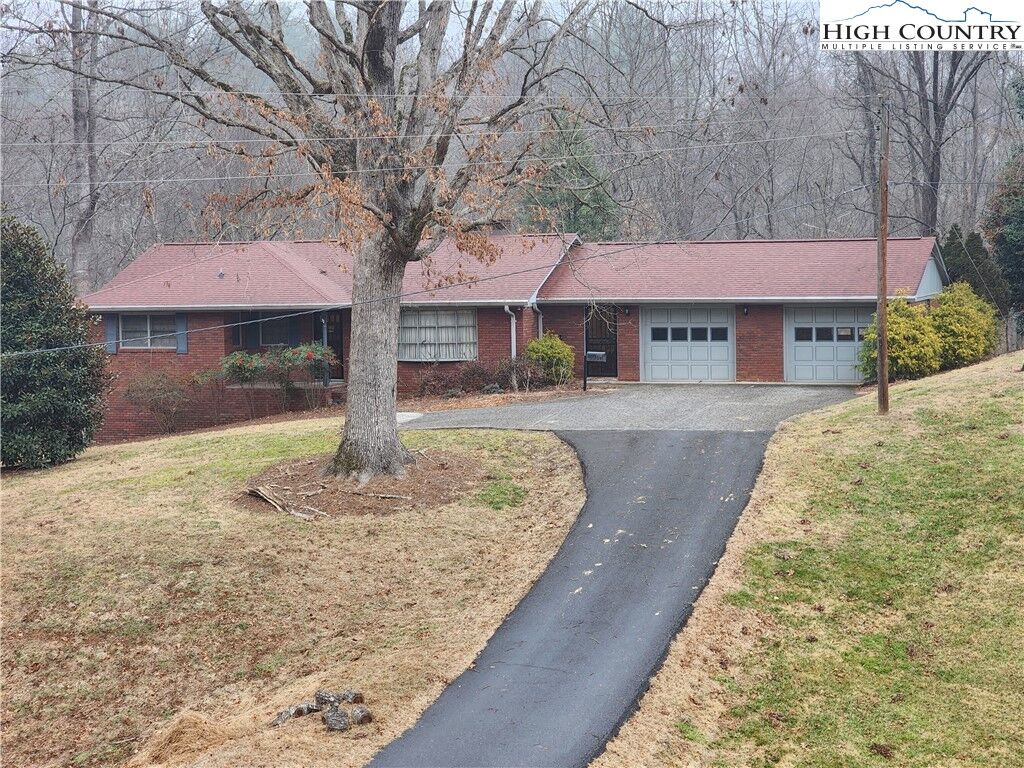 Property Photo:  865 Armory Road  NC 28659 