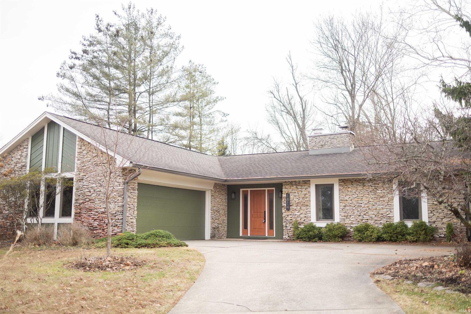 Property Photo:  1814 E Greenbriar Lane  IN 47401-6738 