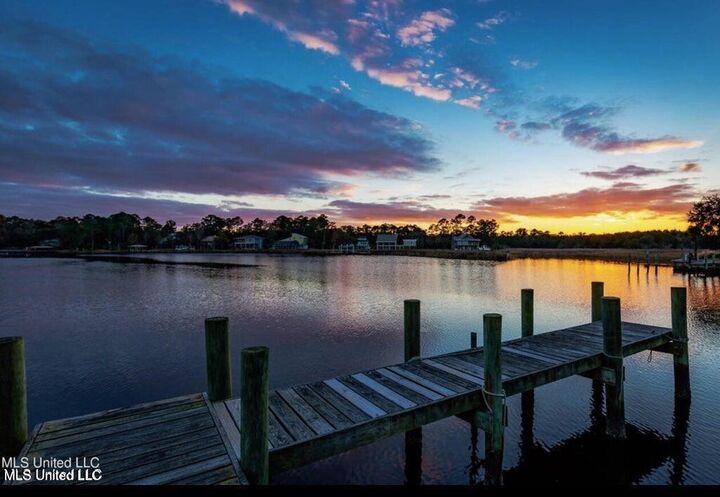 Property Photo:  2421 Beachview Drive  MS 39564 