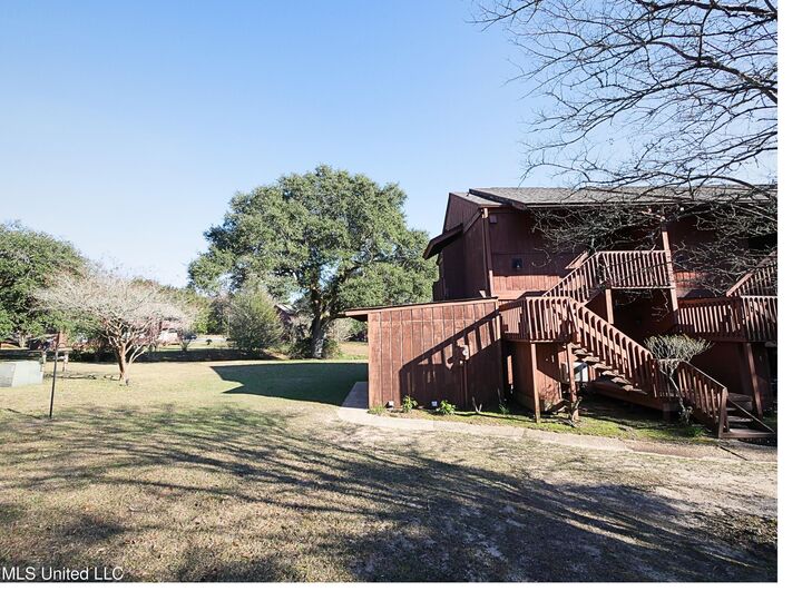 Property Photo:  208 Lakeside Villa  MS 39525 
