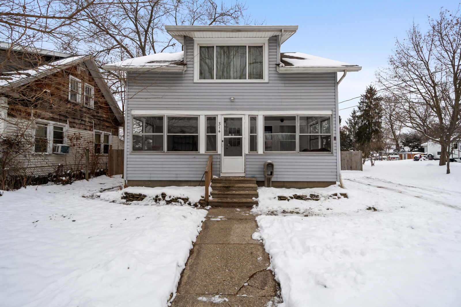 Property Photo:  314 Oakwood Avenue  MI 49203 