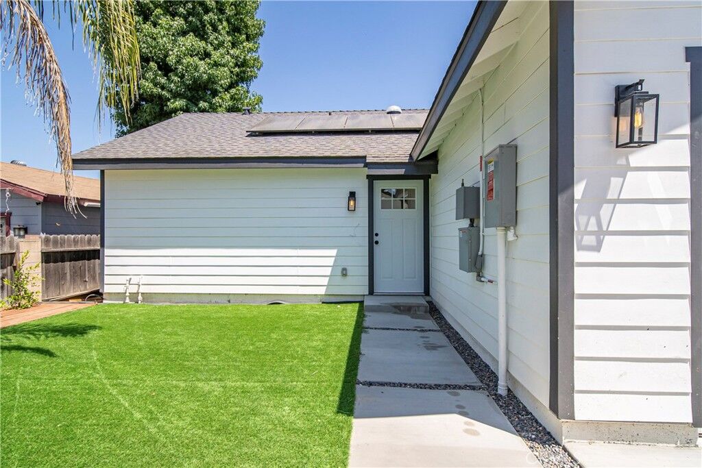 Property Photo:  12423 Howard St  CA 90601 