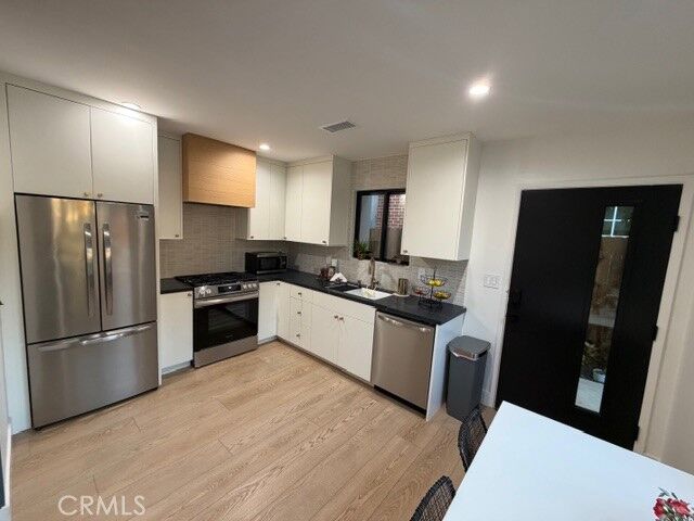 Property Photo:  425 Terraine A  CA 90814 