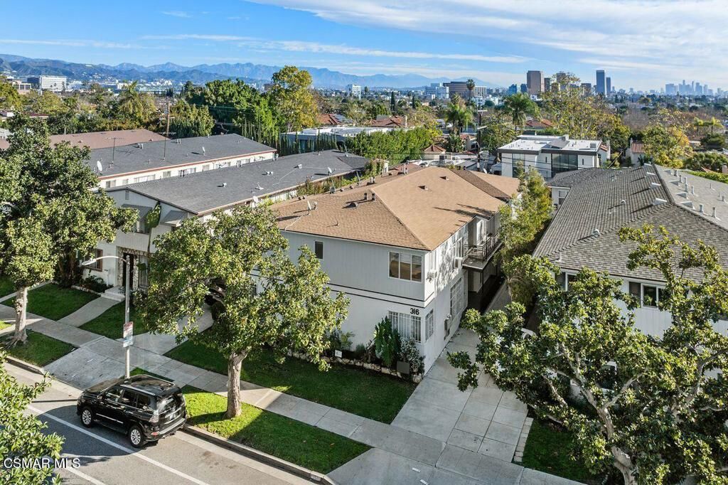 Property Photo:  316 Doheny Drive  CA 90211 