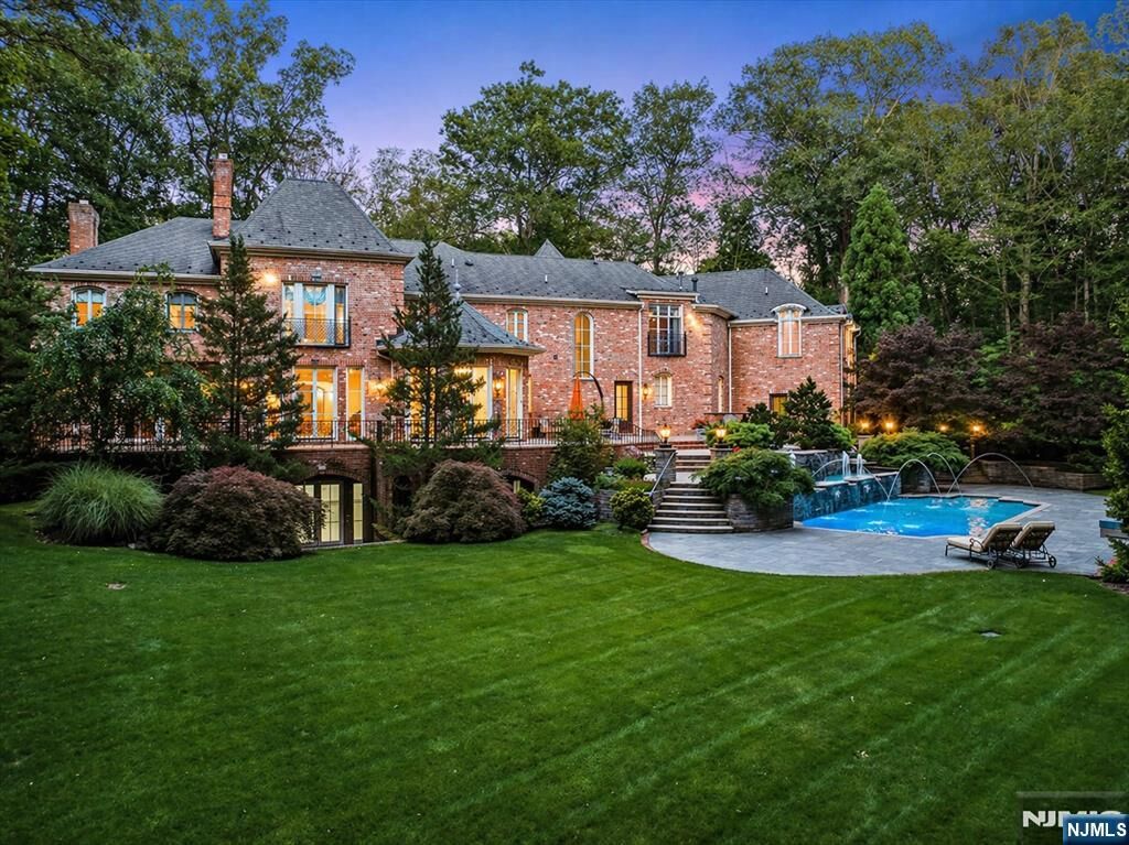 Property Photo:  47 Fox Hedge Road  NJ 07458 