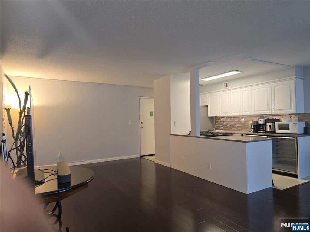 Property Photo:  150 Overlook Avenue 10H  NJ 07601 