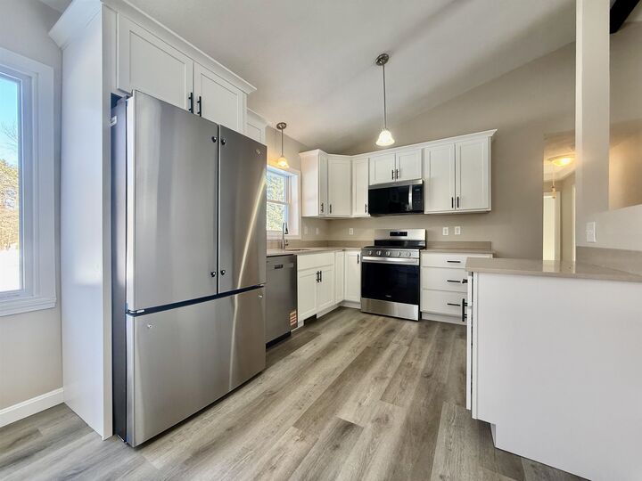 Property Photo:  5 Dwyer Street  NH 03054 