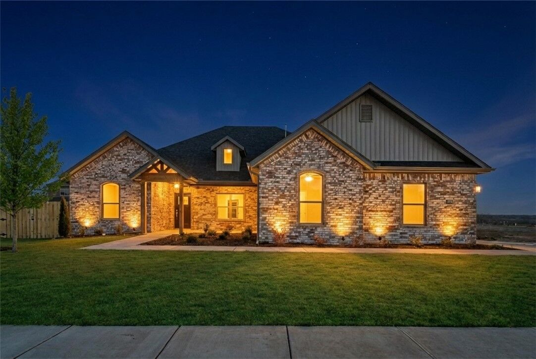 Property Photo:  2413 Salmon Street  AR 72751 