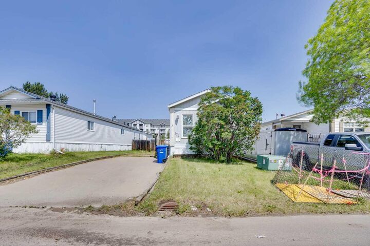 Property Photo: 172 Clausen Crescent AB T9K 2H7