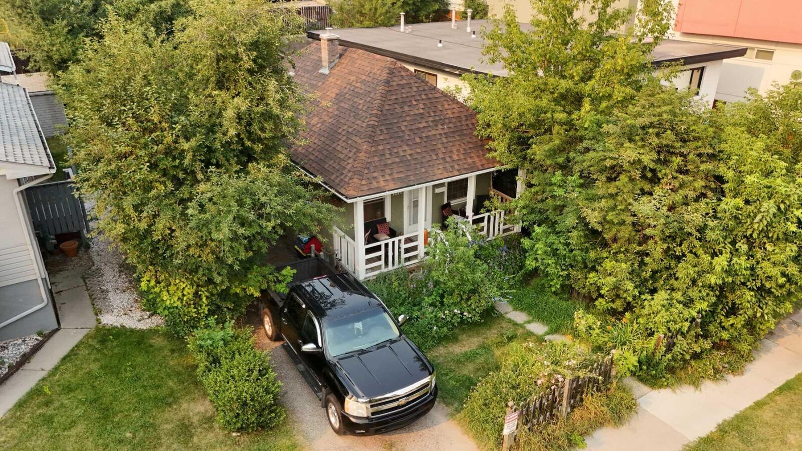 Property Photo: 1816 27 Avenue SW AB T2T 1H1