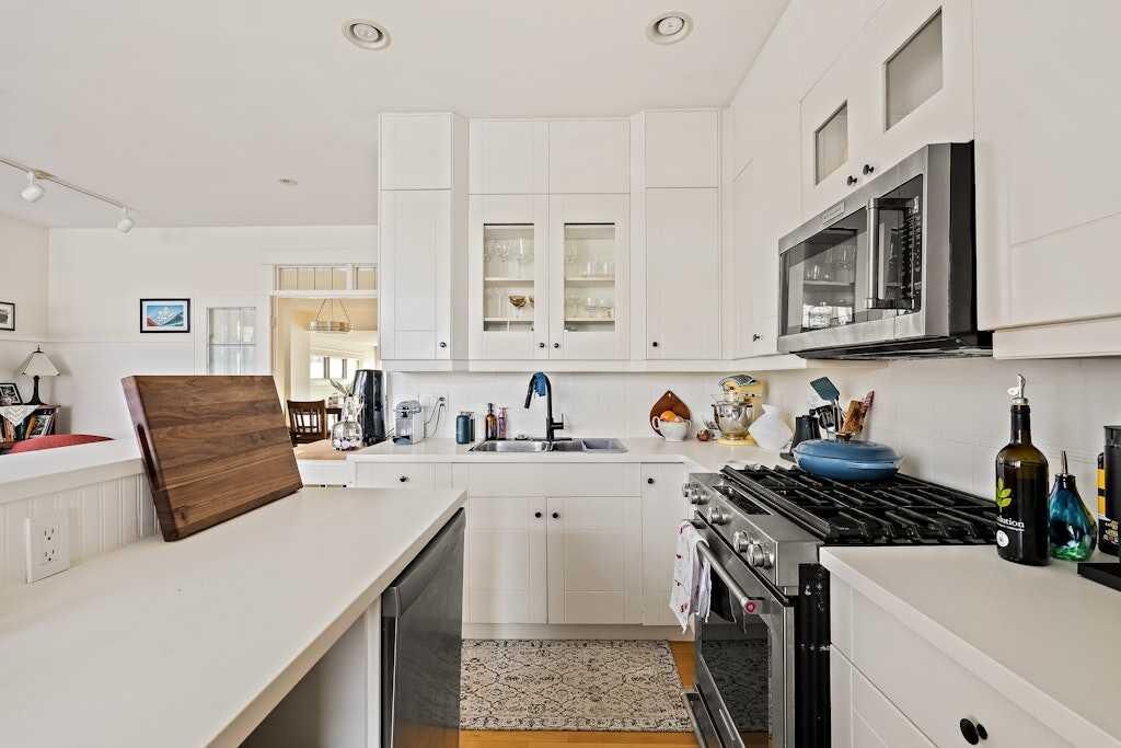 Property Photo:  926 8 Avenue SE  AB T2G 0M3 