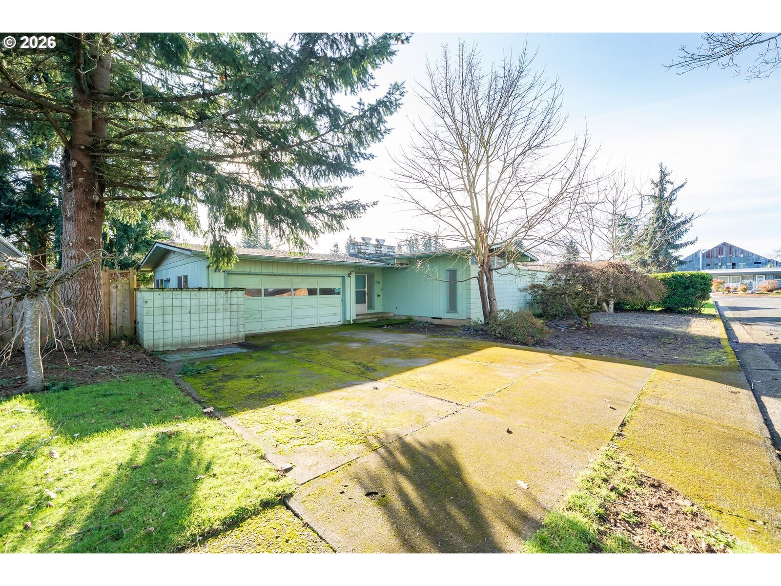 Property Photo: 710 Binshadler St OR 97355