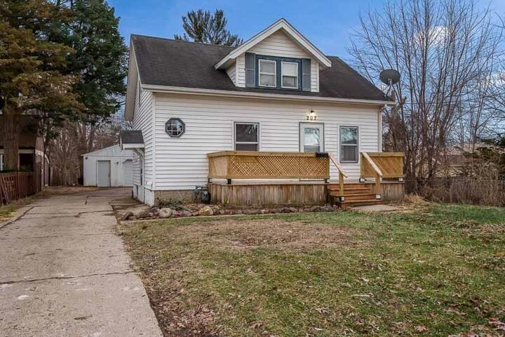 Property Photo:  207 River Park Rd  IL 61111 