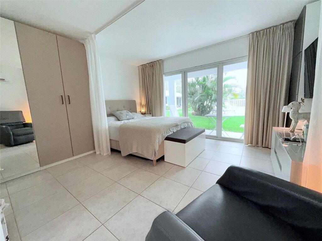 Property Photo: 3223 NE 12th Street 6E FL 33062