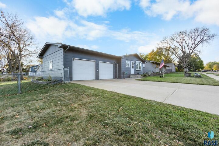 Property Photo:  4901 W 47th St Street  SD 57106 