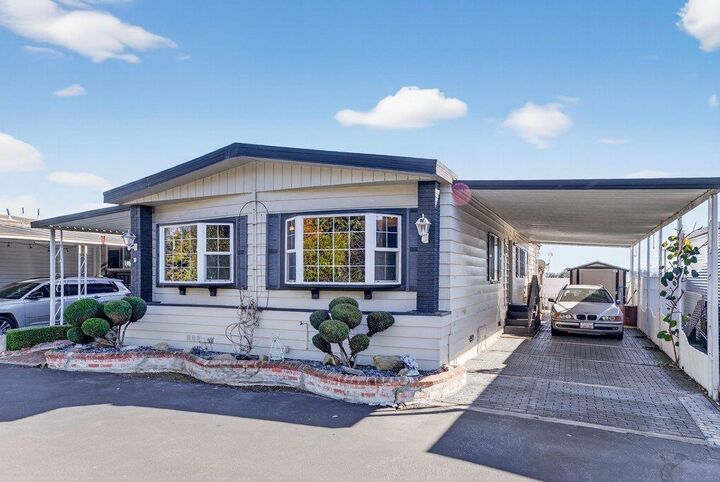 Property Photo:  10 Pera Drive 10  CA 95076 