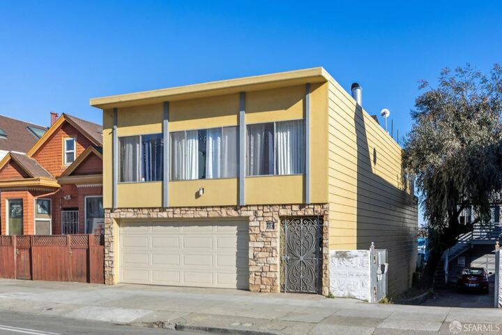 Property Photo:  1738-1740 Oakdale Avenue  CA 94124 