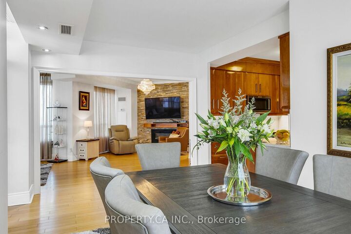 3880 Duke Of York Boulevard 2804 — photo 1