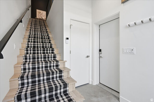 Property Photo: 635 Parkview Dr UT 84098