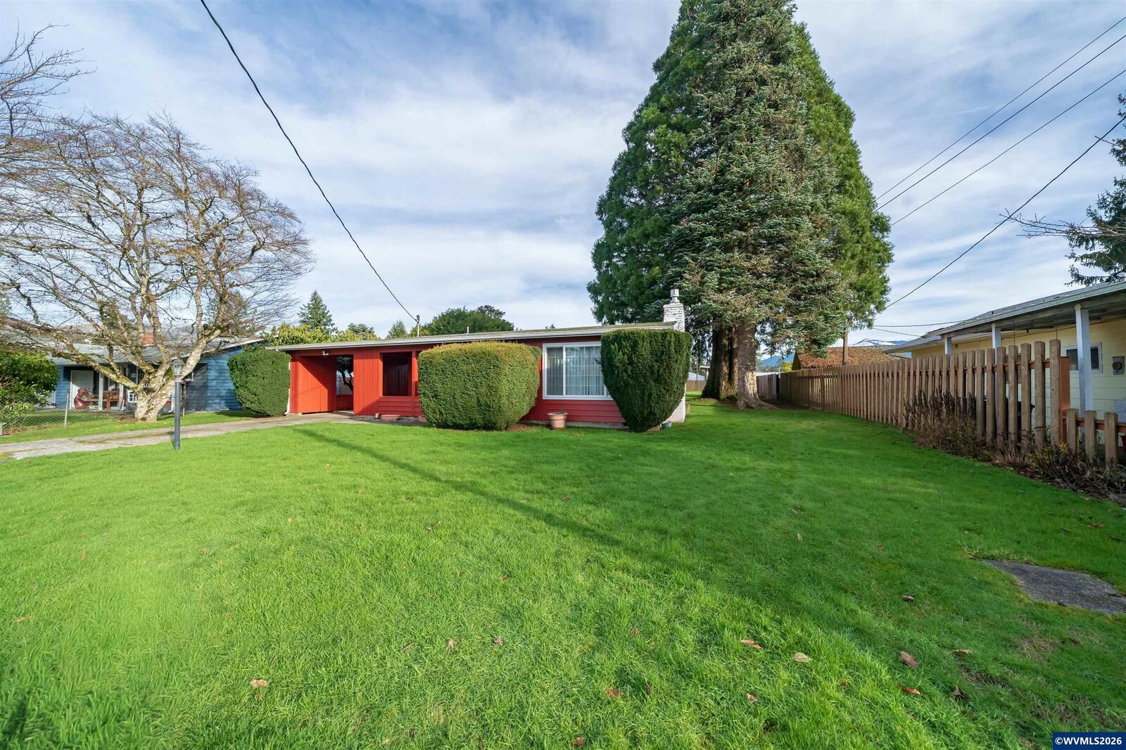 Property Photo:  1090 SE 3rd Av  OR 97360 