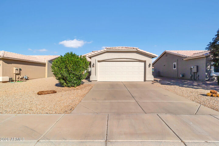 Property Photo: 1482 E Torrey Pines Lane AZ 85249