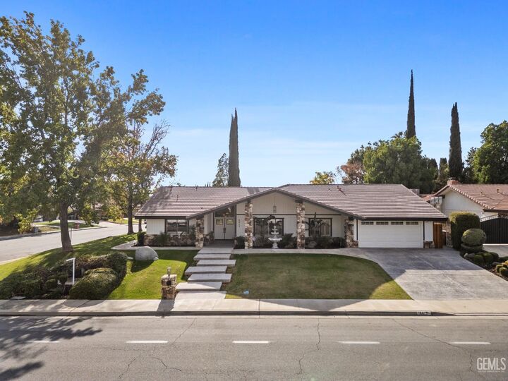 Property Photo:  4815 Panorama Drive  CA 93306 