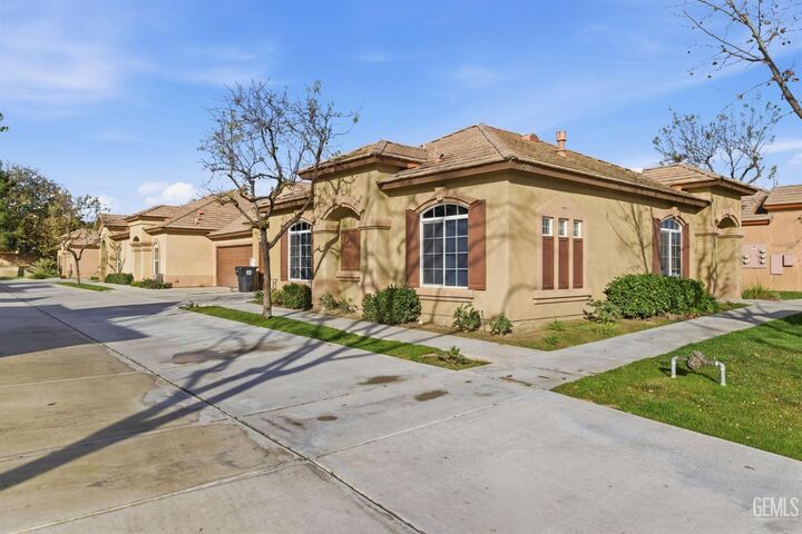 Property Photo: 801 Jasmine Parke Drive CA 93312