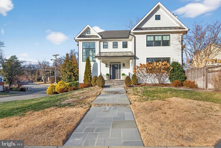 Property Photo:  5615 35th Road N  VA 22207 