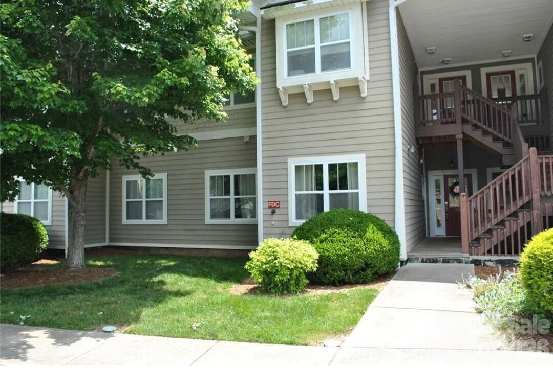 Property Photo:  20 Foxden Drive 203  NC 28732 