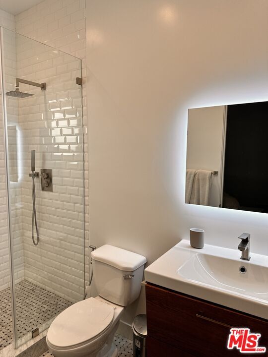 Property Photo:  337 N Spaulding Ave  CA 90036 