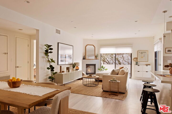 Property Photo:  11811 Kiowa Ave  CA 90049 