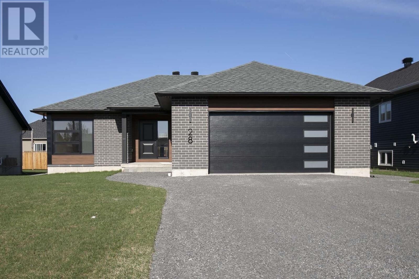 Photo de la propriété:  28 Noah Dr  ON P6C 6E6 