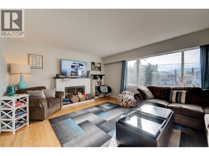 Property Photo:  770 Sherwood Drive  BC V2B 4E5 