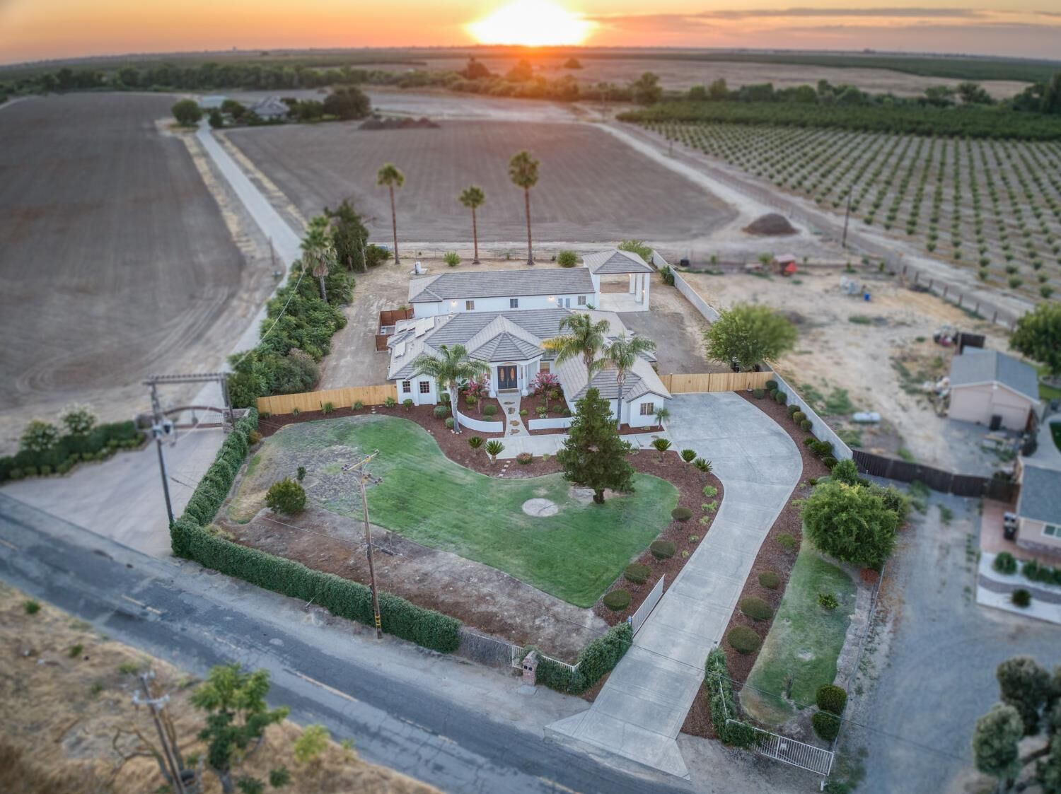 Property Photo: 17448 Island Drive CA 93636