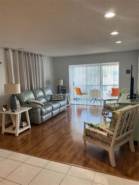 Property Photo:  6471 Bay Club Dr 4  FL 33308 