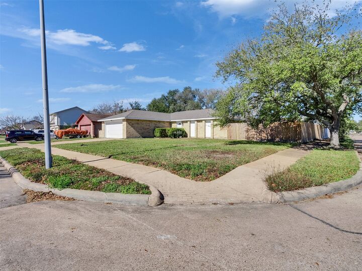 Property Photo:  4902 Glenvalley Drive  TX 77571 