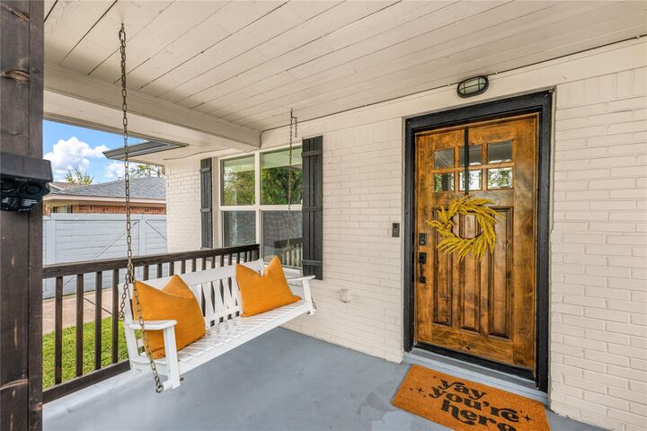 Property Photo:  814 Barkley Street  TX 77022 