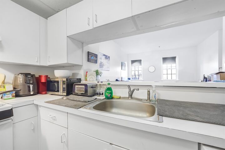 Property Photo:  227 Christopher Columbus Dr 209B  NJ 07302 