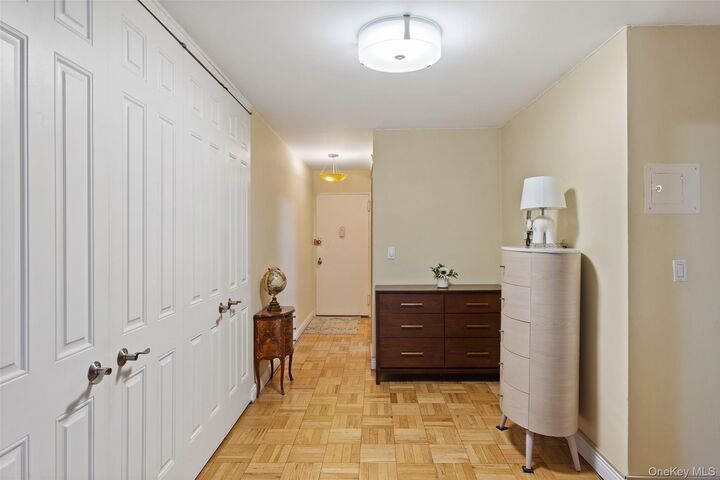 Property Photo:  230 Garth Road 7B1  NY 10583 