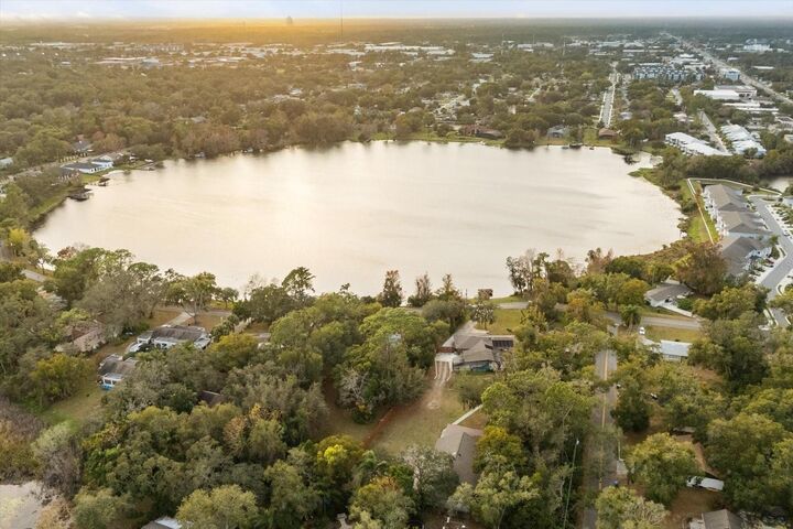 Property Photo:  725 Oxford Street  FL 32750 