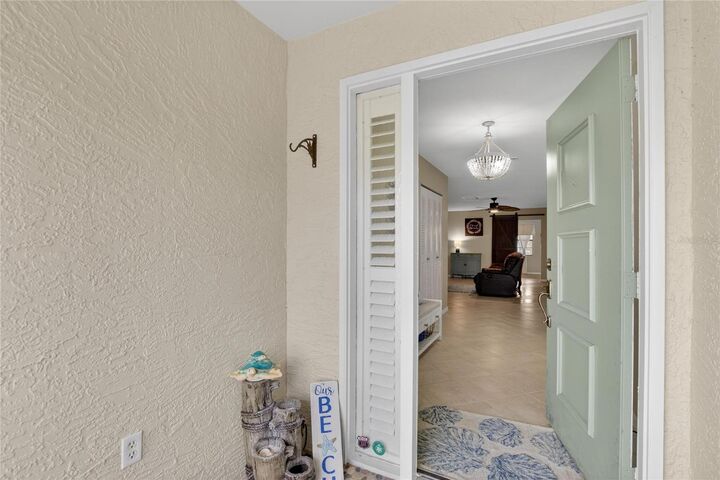 Property Photo:  2001 Hartlebury Way 432  FL 33573 