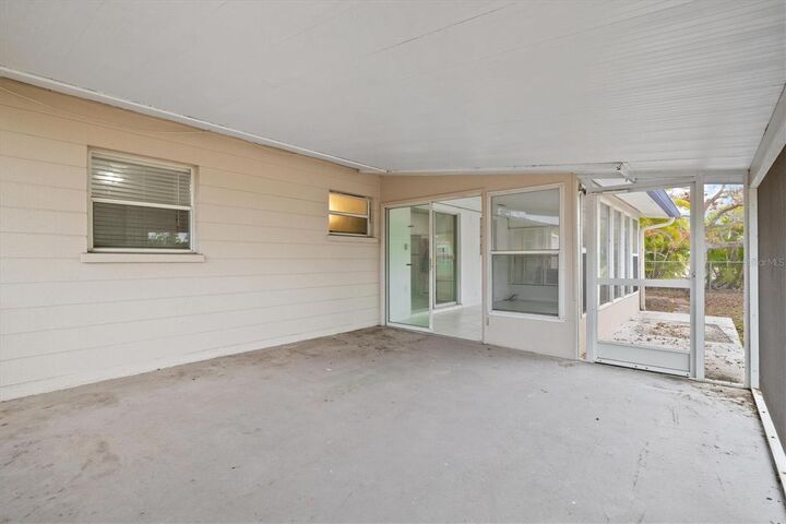 Property Photo:  116 Firenze Avenue E  FL 34285 