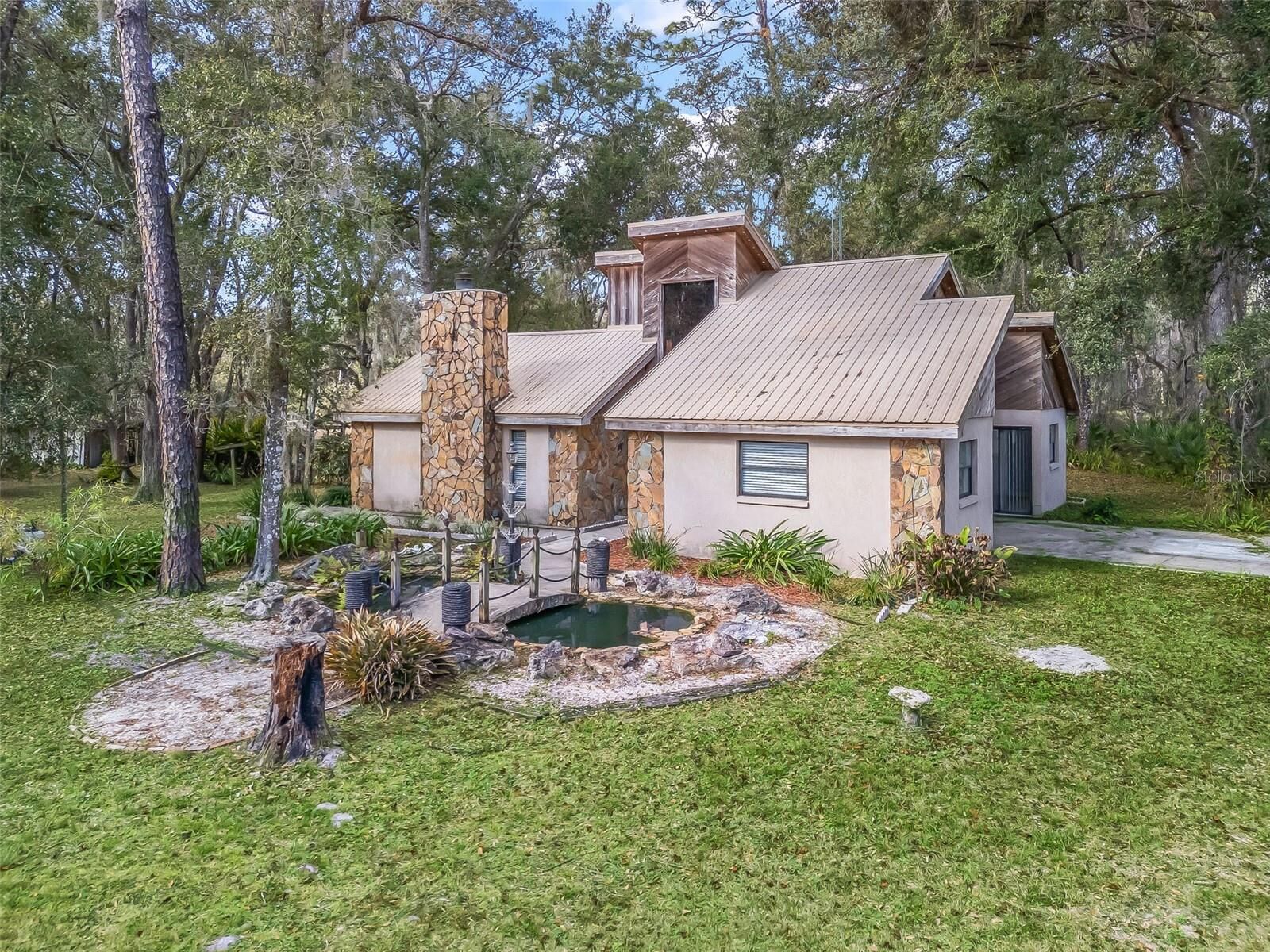 Property Photo: 11398 Cr 682 FL 33597
