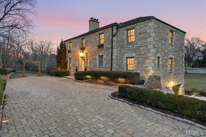 Property Photo:  3 Countryside Lane  MO 63131 