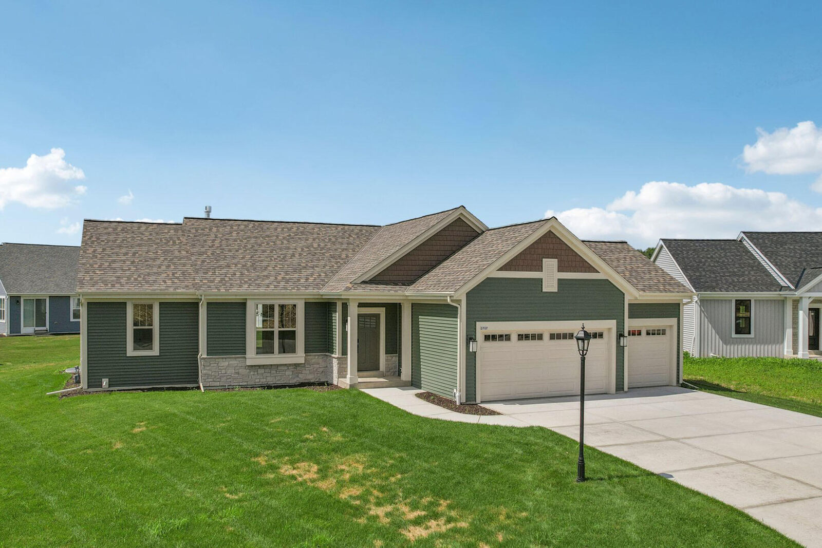 Property Photo:  2707 Mapleton Ave  WI 53120 