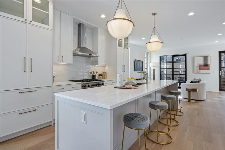 Property Photo:  327 W Armitage Avenue 1  IL 60614 